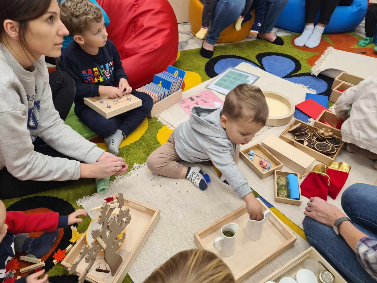 Metoda Montessori w projekcie „My- to mamy z biblioteki”