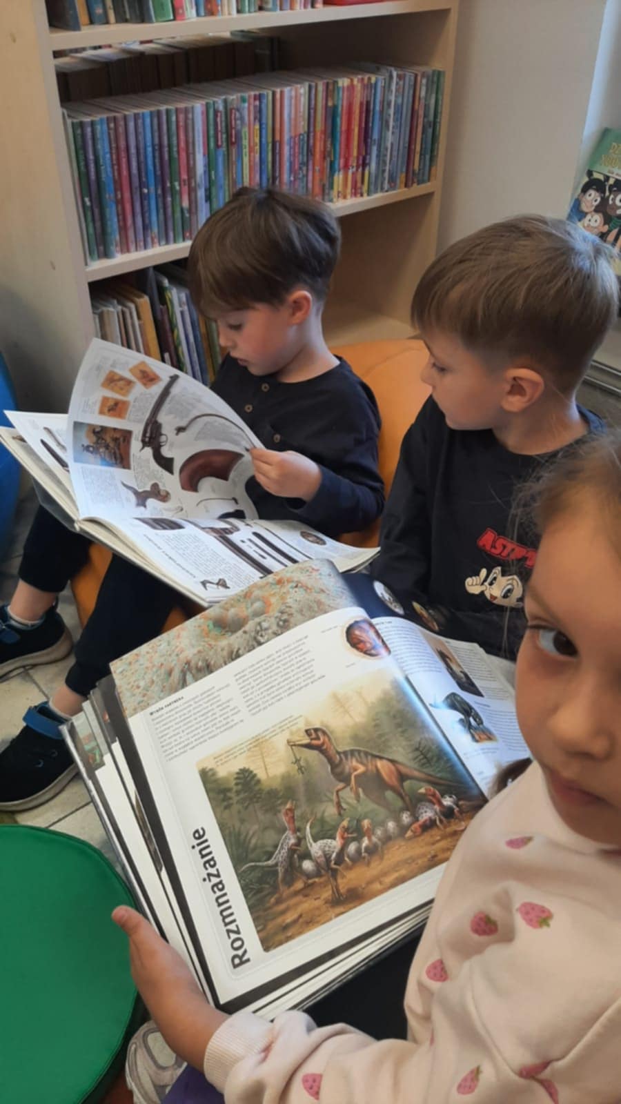 Dobra książka i zabawa w bibliotece