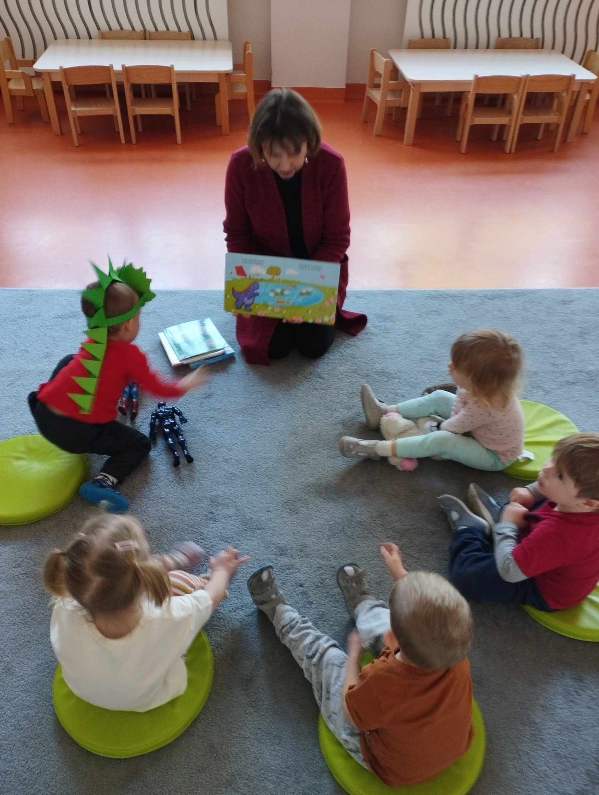 Wizyta dinozaurów w żłobku