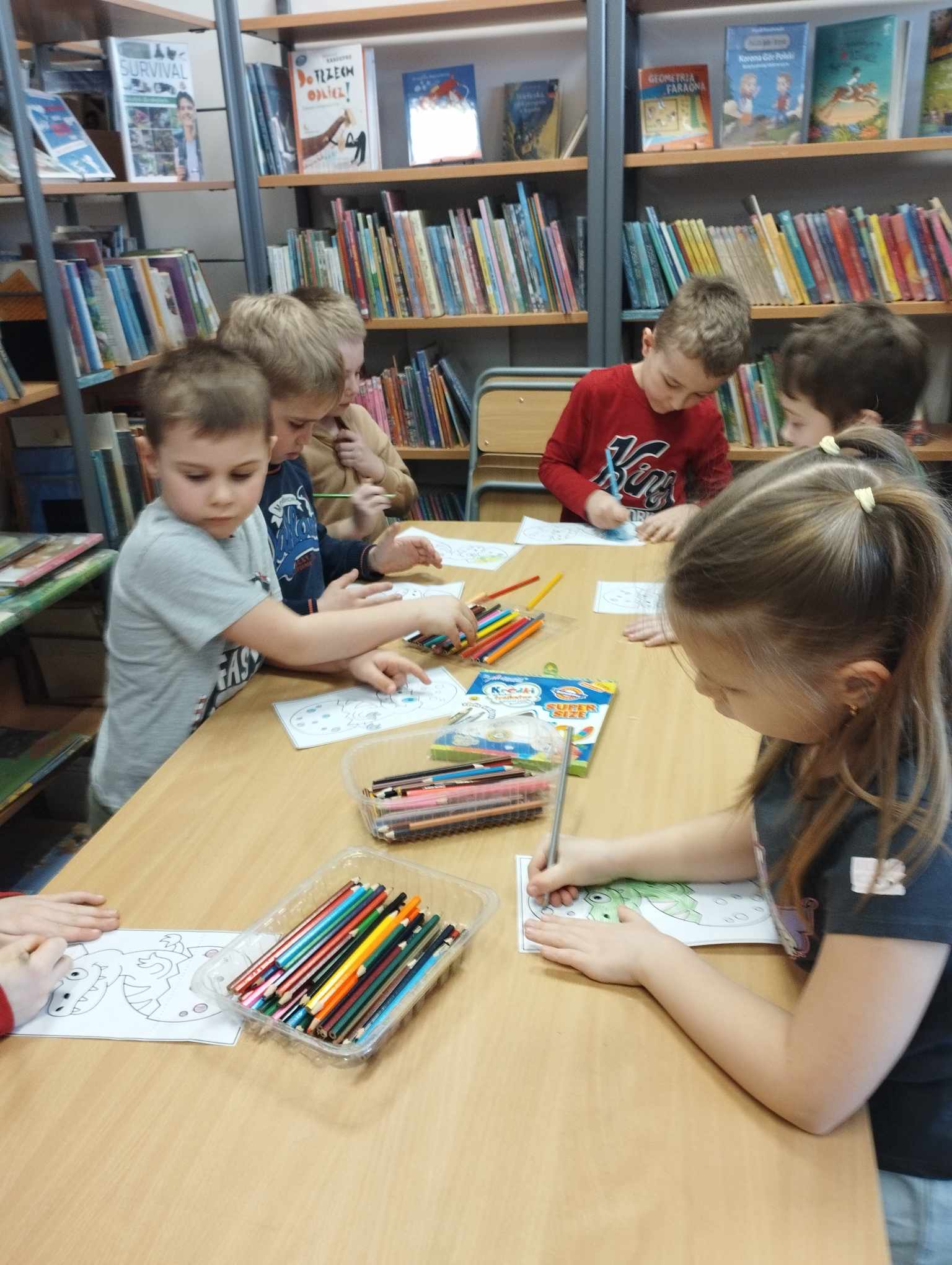 Czy dinozaury mieszkają w ZOO?